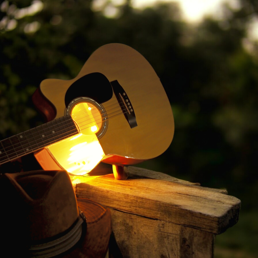 Işıklı Akustik Gitar Dekoru – El Yapımı Tasarım